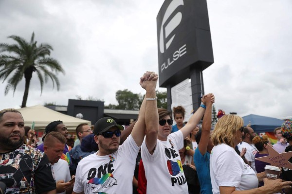 Orlando rinde tributo a las víctimas del club Pulse