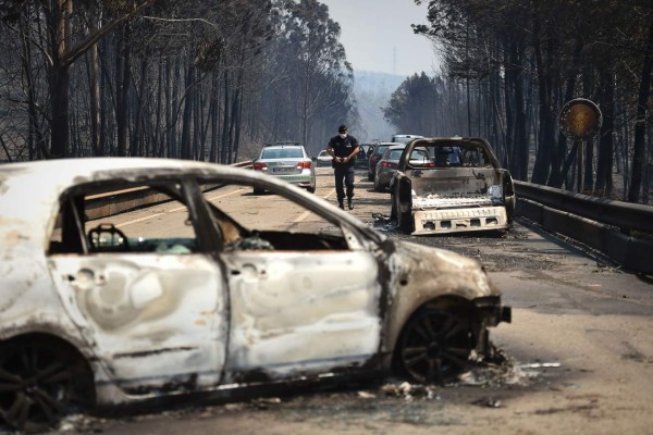 Portugal decreta tres días de luto por víctimas de incendio