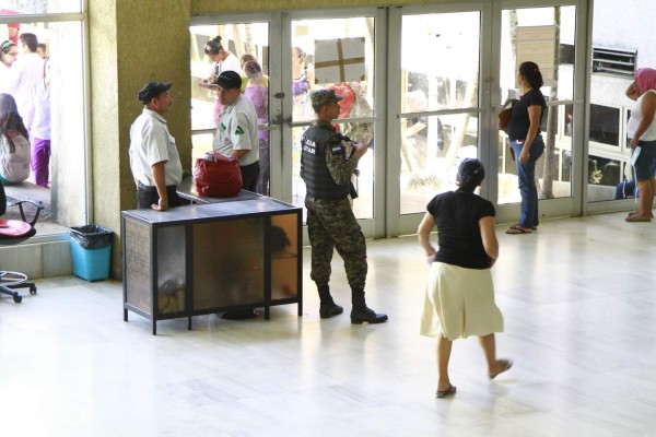 Militarizan el hospital Mario Catarino Rivas de San Pedro Sula