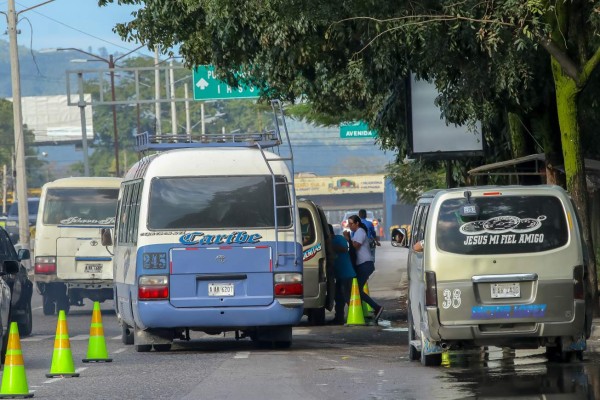 En bulevares de San Pedro Sula es donde más irrespetan las paradas de buses autorizadas