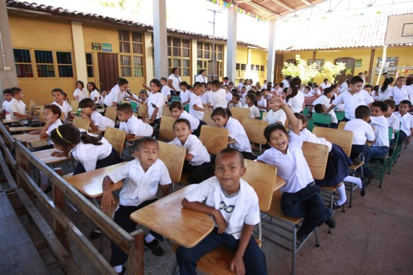 Hoy inician clases 2.1 millones de estudiantes en el sistema público