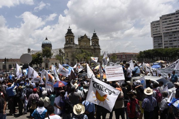 Pugna con jefe antimafias de ONU arrincona a presidente de Guatemala  