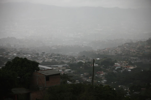 Piden a los hondureños sacar los abrigos el miércoles por masa de aire frío