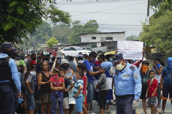 Habitantes de bordos reclaman alimentos en San Pedro Sula