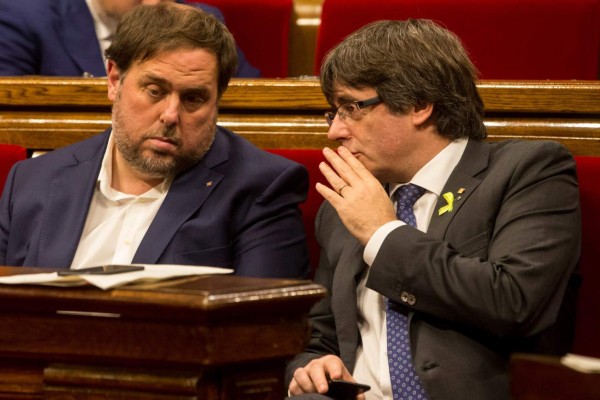 Puigdemont y Junqueras encabezan 2 de las 17 listas de los comicios catalanes