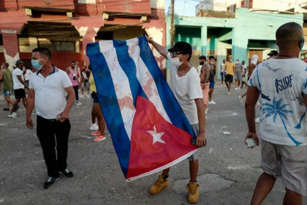 Biden pide al 'régimen cubano que escuche a su pueblo'