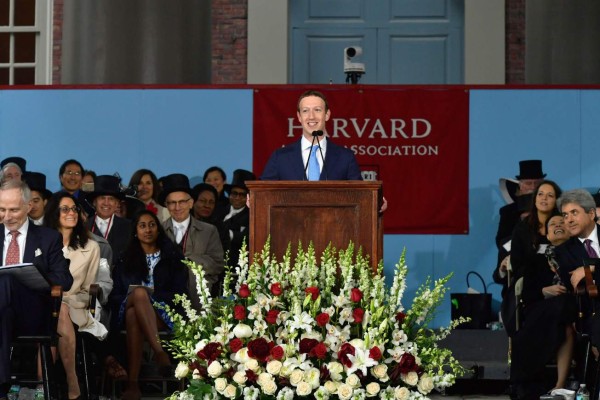 Zuckerberg dio el discurso de graduación en la universidad de Harvard. AFP.