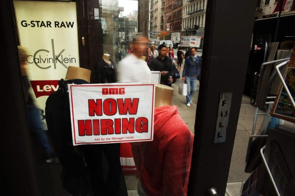 Desempleo en EUA cae a su nivel más bajo en seis años 