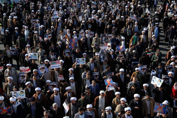 Miles de iraníes expresan su apoyo al régimen de la República Islámica de Irán