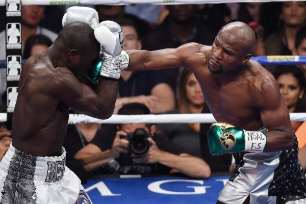 Floyd Mayweather gana su última pelea