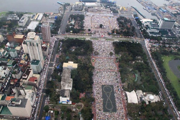 El Papa reúne a millones de fieles en su última misa en Filipinas