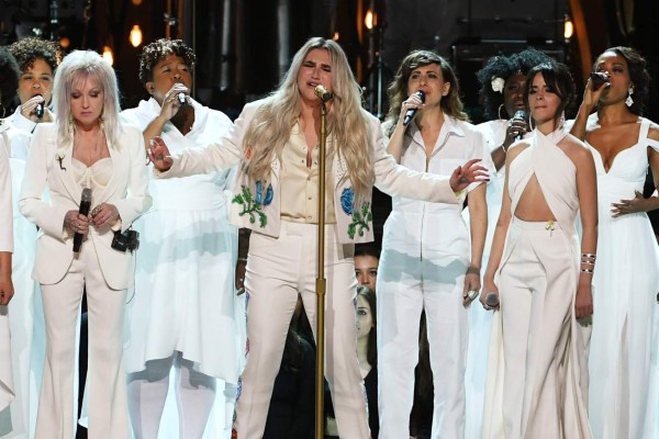 Kesha y Janelle Monae levantan la bandera del #Time's Up en los Grammy