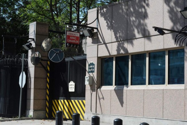 Atacan embajada de Estados Unidos en Turquía sin causar víctimas