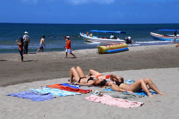 Playas de Tela esperan a 1.5 millones de veraneantes