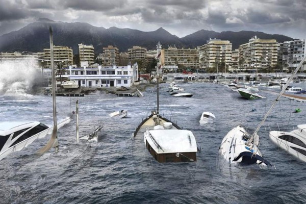 Imagen cedida por Greenpeace de un montaje de como se vería afectada la ciudad de Marbella por la subida del nivel del mar en 2100. EFE