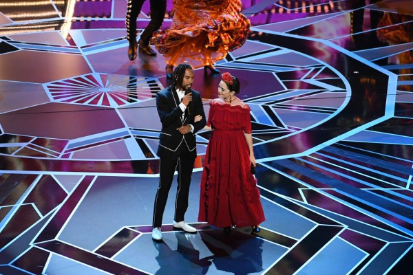 HOLLYWOOD, CA - MARCH 04: Singers Miguel (L) and Natalia Lafourcade perform onstage during the 90th Annual Academy Awards at the Dolby Theatre at Hollywood & Highland Center on March 4, 2018 in Hollywood, California. Kevin Winter/Getty Images/AFP