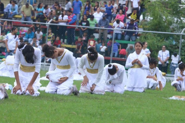 'Niños a una Voz' claman por la paz en Honduras en jornada de oración
