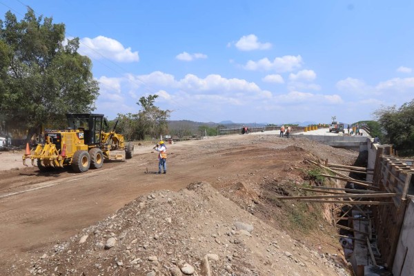 Habilitan puente sobre el río Humuya que conecta Santa Rita y La Barca