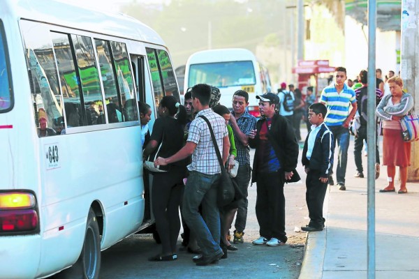 Autoridades de Honduras no logran controlar a buses ilegales
