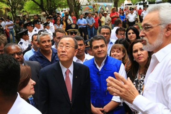 Ban Ki-moon disfruta del parque arqueológico de Copán Ruinas