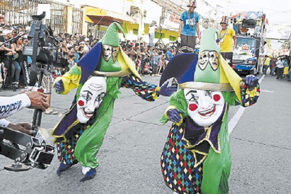 Hondureños celebraron con música y belleza el carnaval de La Ceiba