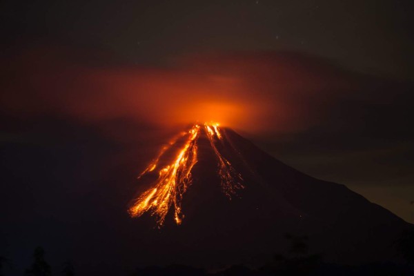 Lluvias elevan la alerta por actividad del volcán de Colima