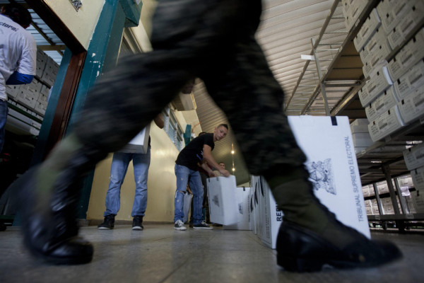 Hondureños votarán acosados por la pobreza, violencia y deuda