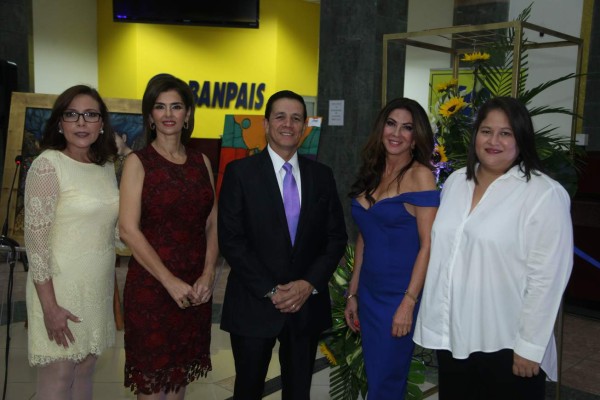 Amah celebra expoventa de pintura con solidaridad