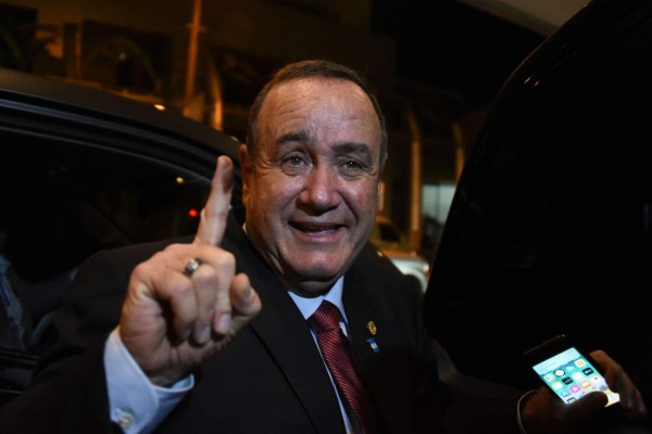 Presidente electo de Guatemala recibe primeras felicitaciones