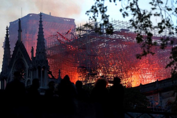 Catedral de Notre Dame de París sufre devastador incendio