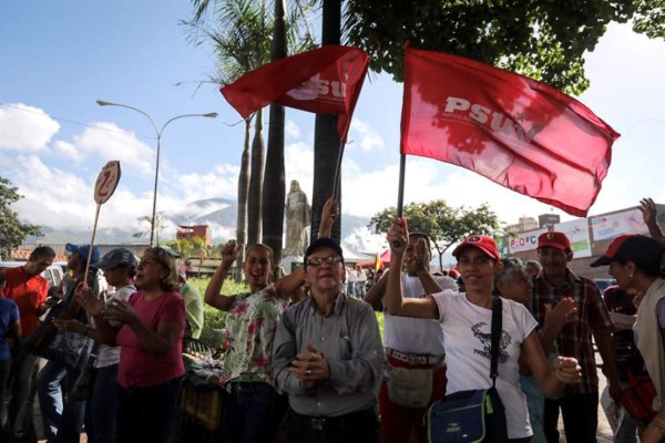 Los viejos feudos chavistas también votan contra Maduro