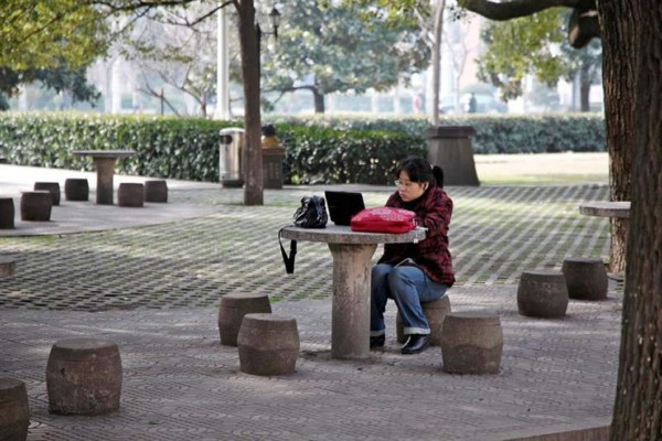 China prohibirá por ley electrochoques para curar la 'adicción' a internet