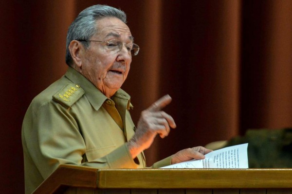Raúl Castro inicia despedida, a sucesor le espera difícil tarea en Cuba