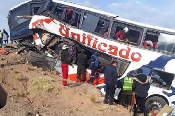 Accidente de bus deja 12 muertos y 30 heridos en Bolivia