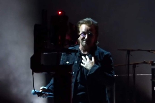 Video: Bono pierde la voz en pleno concierto de U2 en Berlín