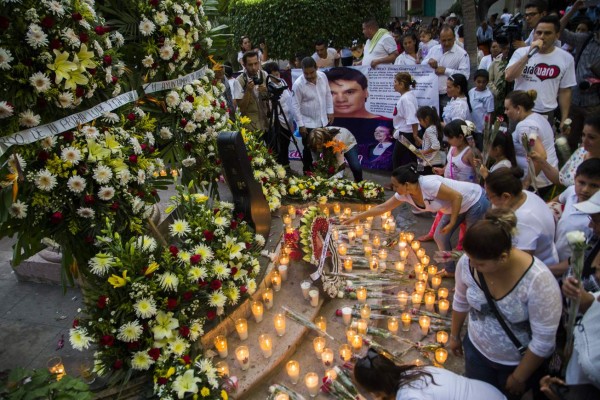 Familia de Juan Gabriel quiere tiempo para vivir su dolor