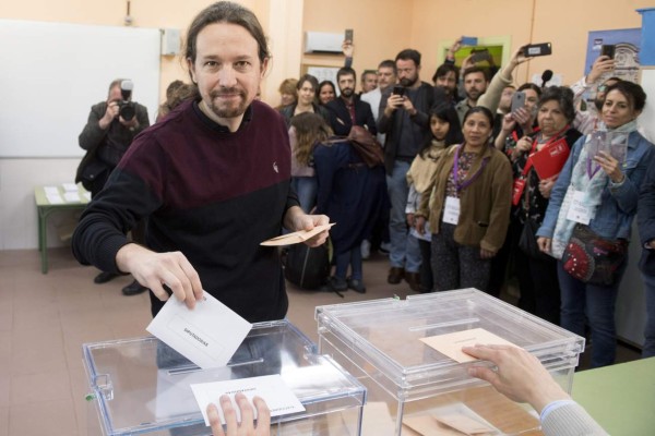 Spanish far-left Podemos party leader and far-left 'Unidas Podemos' coalition's candidate for prime minister Pablo Iglesias casts his ballot at a polling station in Madrid during general elections in Spain on April 28, 2019. - Spain returned to the polls for unpredictable snap elections marked by the resurgence of the far-right after more than four decades on the outer margins of politics. (Photo by CURTO DE LA TORRE / AFP)