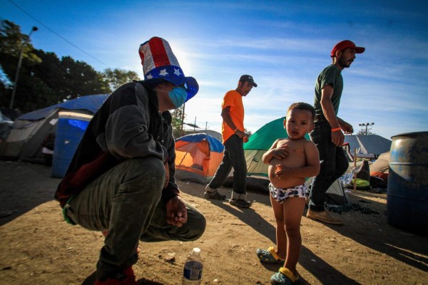 Migrantes centroamericanos triplican capacidad de albergue en Tijuana