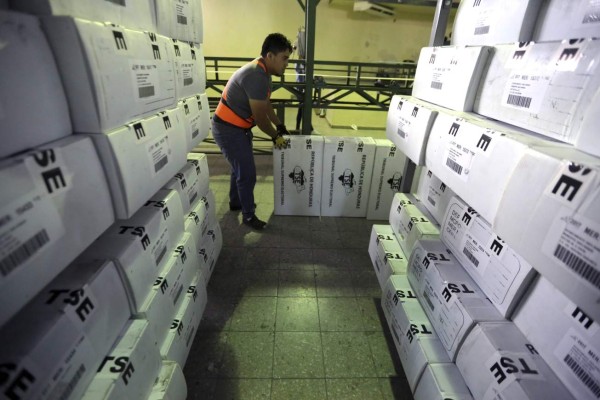Maletas con el material electoral llegan a Atlántida y Colón