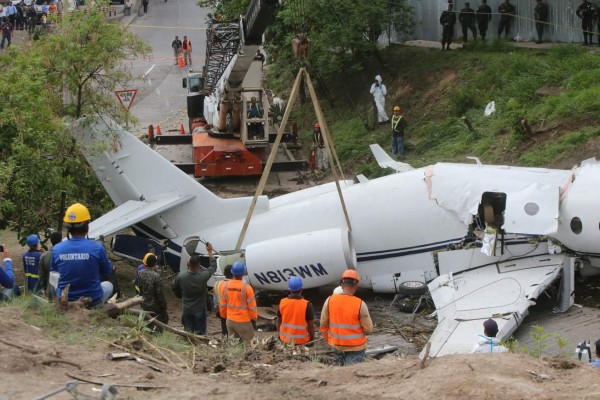Retiran escombros del avión accidentado en Toncontín