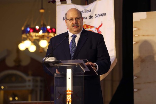 Réplica de la Sábana Santa se aprecia en la Basílica de Suyapa