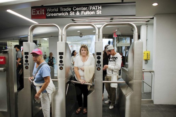 Crece polémica por detención de vendedores inmigrantes en metro de Nueva York