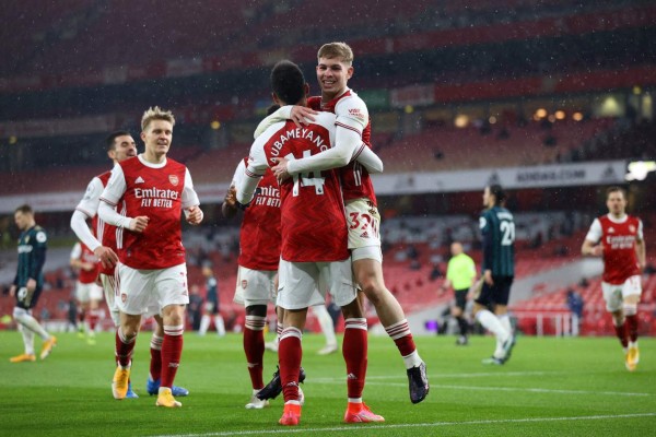 Con triplete de Aubameyang el Arsenal vence al Leeds de Marcelo Bielsa