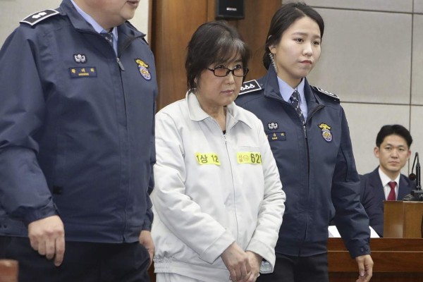 Condenan a 20 años de cárcel a la 'Rasputina' surcoreana