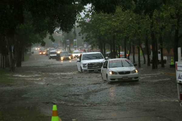 Las lluvias continuarán durante el fin de semana en San Pedro Sula.