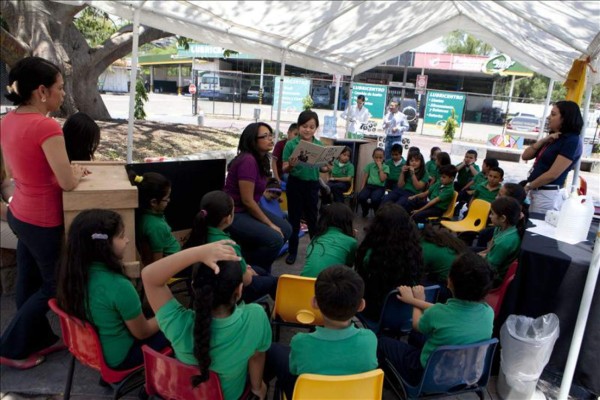 Inauguran en Honduras Biblioteca Itinerante Iberoamericana