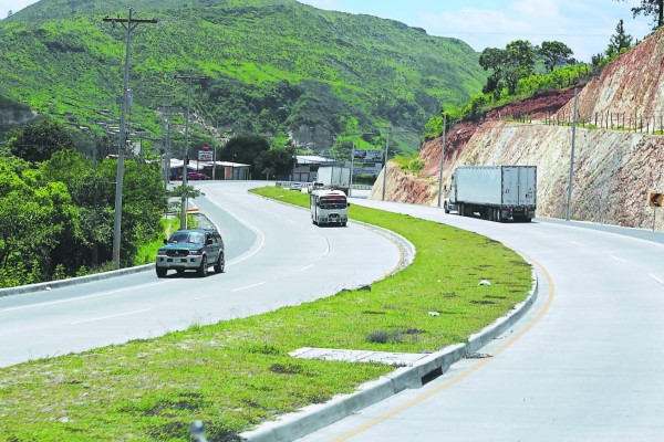 Con financiamiento externo terminarán construcción de corredores en dos años