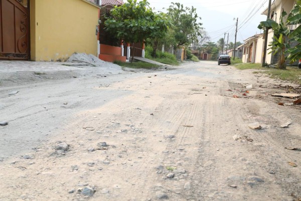 Piden reparación de calles en la colonia Sitratelh