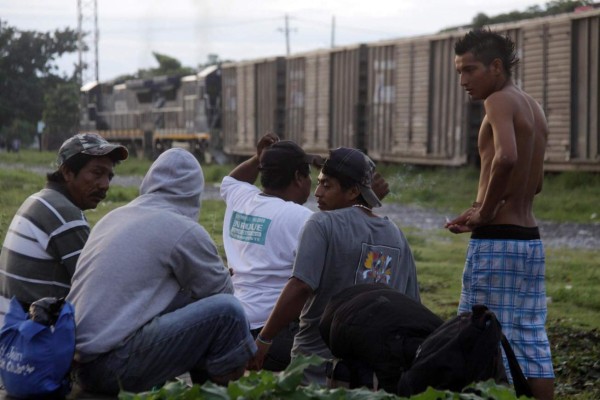 Asalto a tren deja 4 inmigrantes muertos