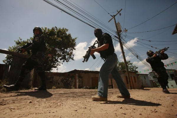 Cementerio clandestino y ocho 'casas locas” hallan a mareros en colonia de Tegucigalpa